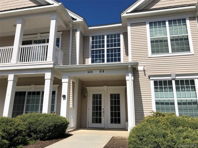 Photo - 614 Saratoga Ln