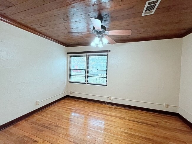 Photo - 878 Kenmore Ave Unidad B