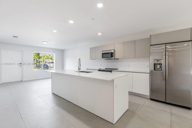 Photo - 2505 NE 193rd St Unidad 4108