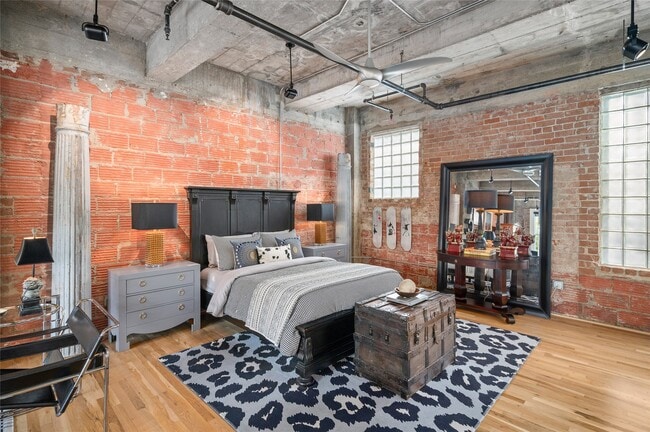 Photo - 204 Travis St Unit 2C