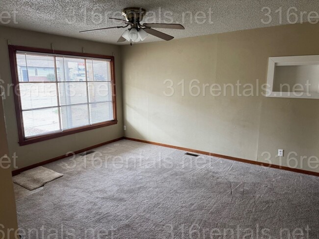 Photo - 2 Bed 1 bath house with attached garage in El Dorado!