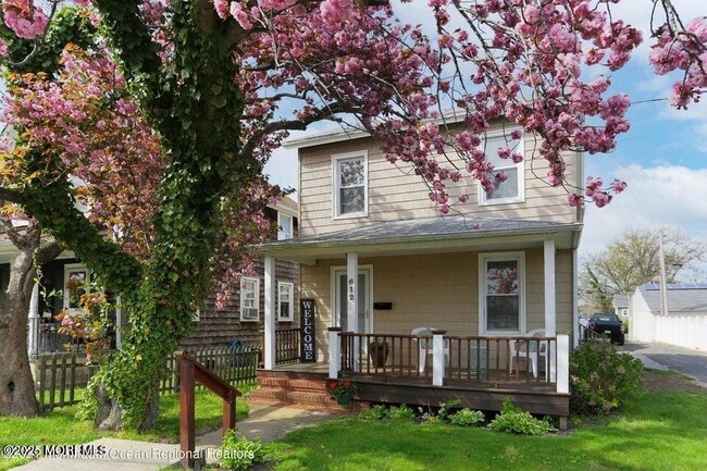 612 W Sylvania Ave