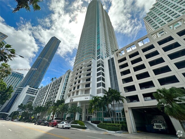 Building Photo - 950 Brickell Bay Dr Unit 5302 Rental