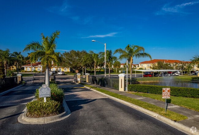 Entrada - Condos at Villagio