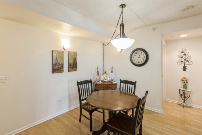 Photo - 200 W Campbell St