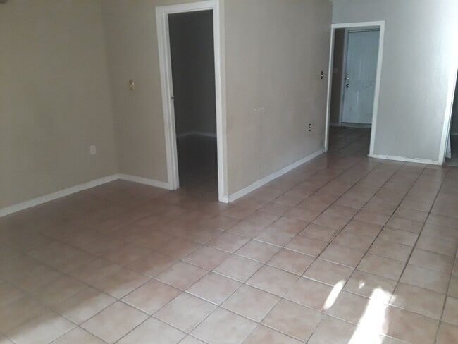 Photo - 3600 St John Ave Unidad 109 Askew