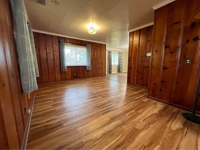 Photo - 1106 Ridge Rd