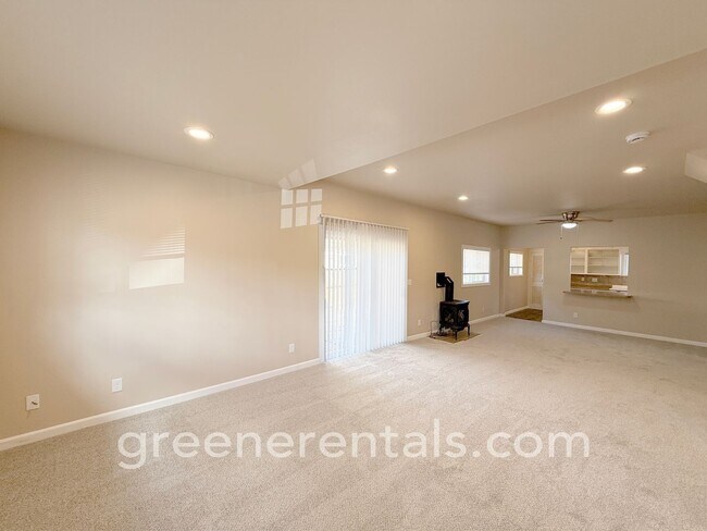 526 S Main St