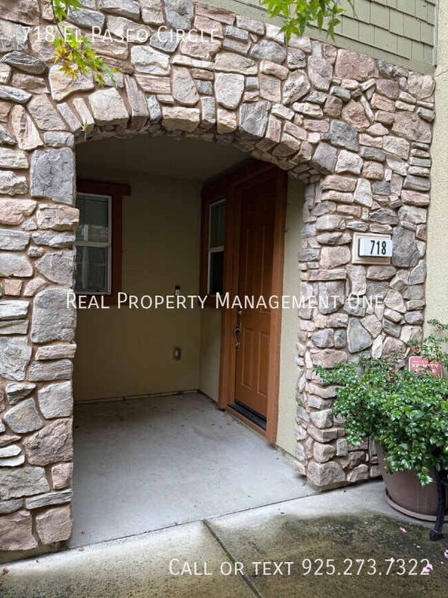 Photo - 718 El Paseo Cir