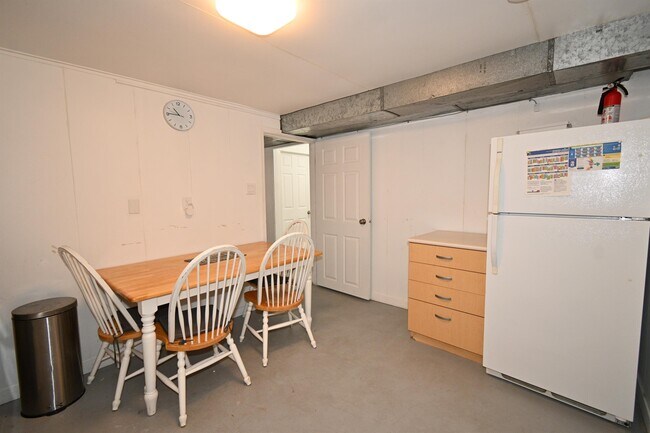Photo - 236 Nicholson St S