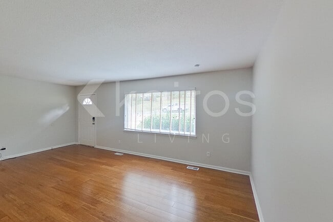 Photo - 5169 Beacon Dr