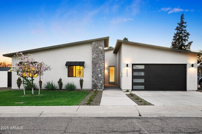 Photo - 4002 N 33rd Pl