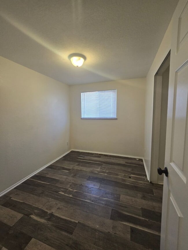 Photo - 3 Bed, 1 Bath Duplex Available Now in Aurora