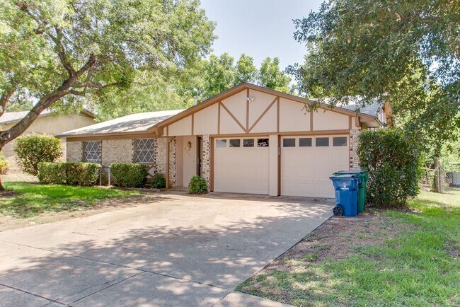 Photo - No Carpet! Great tree shaded yard!