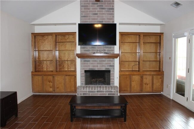 Photo - 4/2/2-Portland Area-2000 sqft, open floor plan, establish neighborhood.