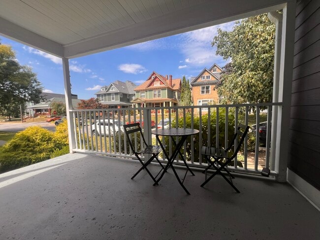 Photo - 1215 E Ohio St