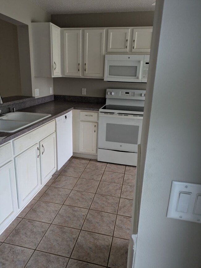 Photo - 866 Oak Forest Dr