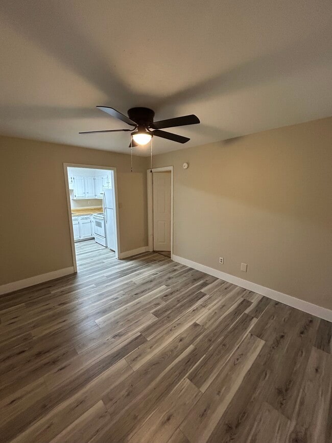 Building Photo - 572 Highland Dr SW Unit 8