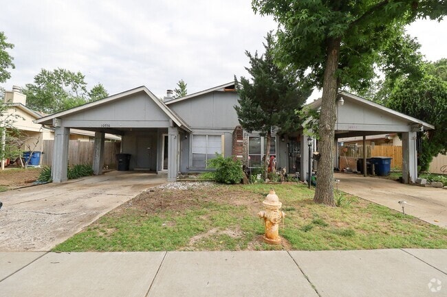 Building Photo - Recently renovated 2 Bedroom! Rental