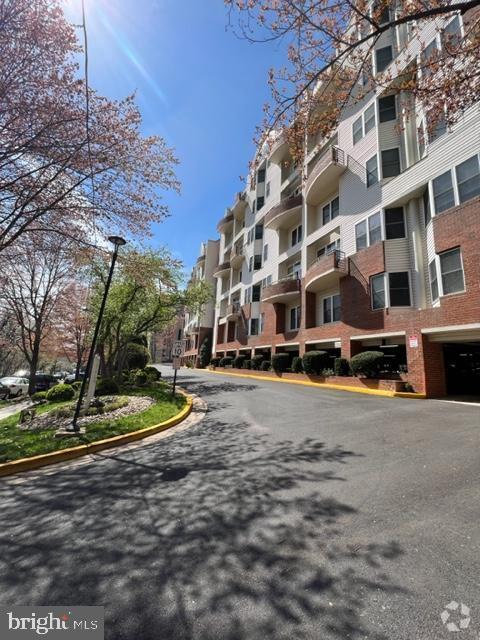 Building Photo - 301 S Reynolds St Unit 205 Rental