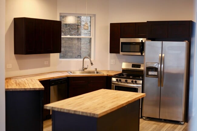 Building Photo - 6504 S Maryland Ave Unit 2 Rental