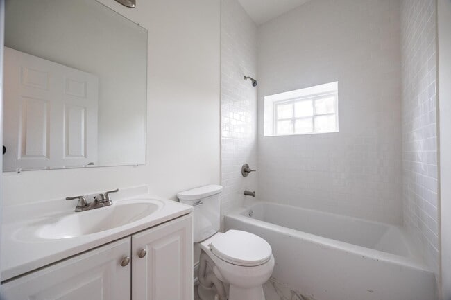 Photo - 3109 N Harding Ave Unit 2