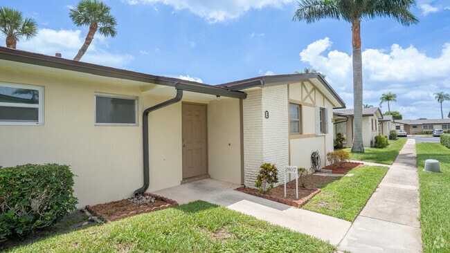 Building Photo - 2807 Ashley Dr W Rental