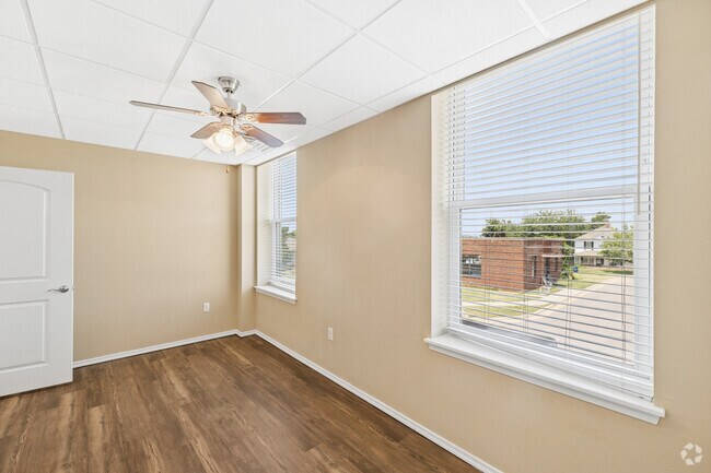 1BR, 1BA - 600SF - Bedroom