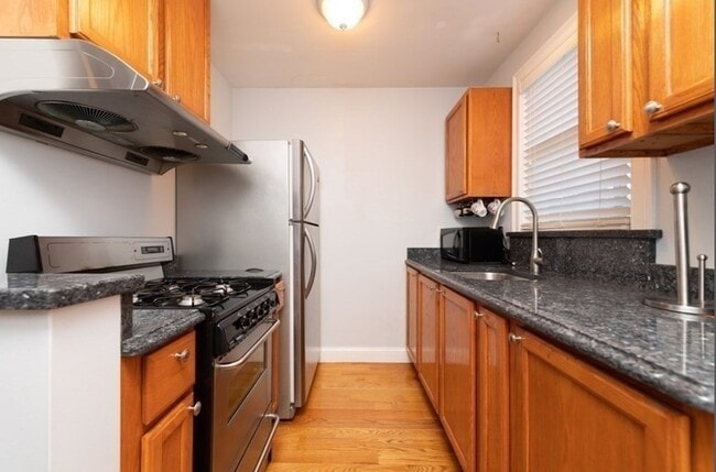 Building Photo - 631 Tremont St Unit 6
