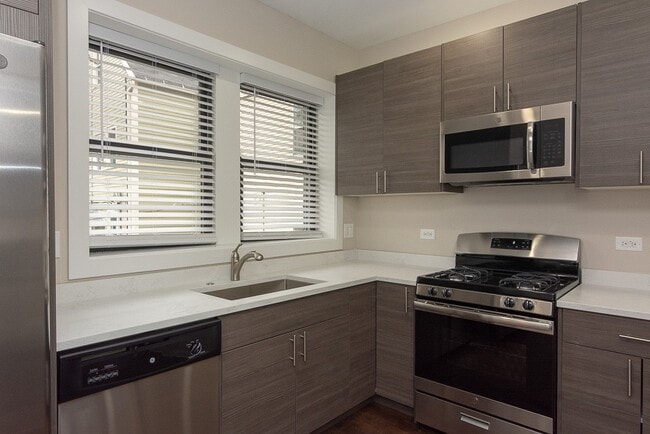 Photo - 2228 N Sawyer Ave Unit E2