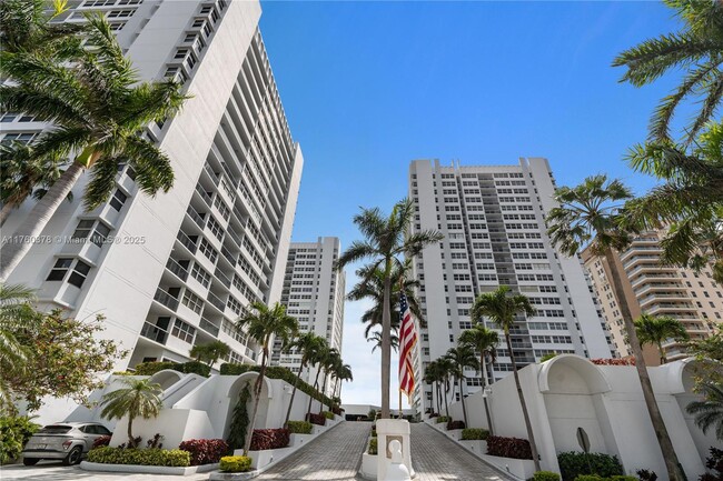 Building Photo - 1904 S Ocean Dr Unit TS102 Rental