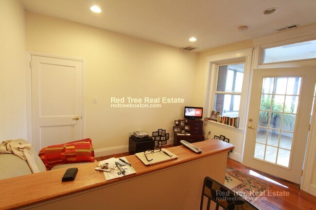 Photo - 185 Winthrop Rd