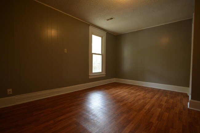 Photo - Rent this 2 Bedroom 1 bathroom Home