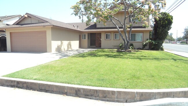 Building Photo - Spacious 6 Bedroom, 3 Bathroom, Single Fam... Rental