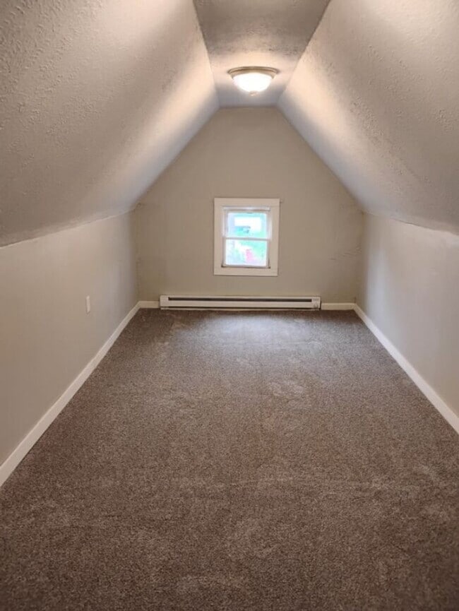 Building Photo - 4 Bd 2 Ba Single Family Home for Rent