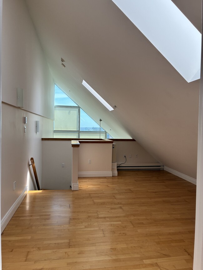 Photo - STUNNING TWO LEVEL PENTHOUSE AVAILABLE Unit 1605