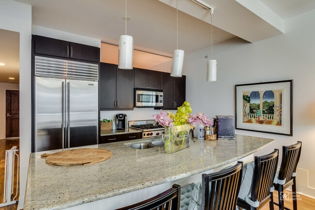 Photo - 525 Kedzie St