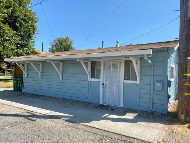 885 E 7th Ave