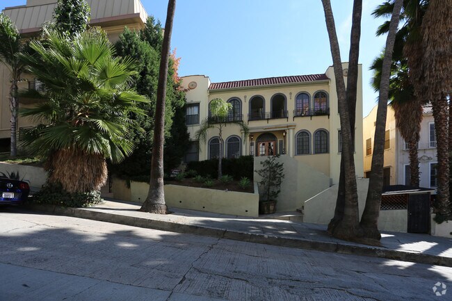 Photo - 1930 Whitley Ave