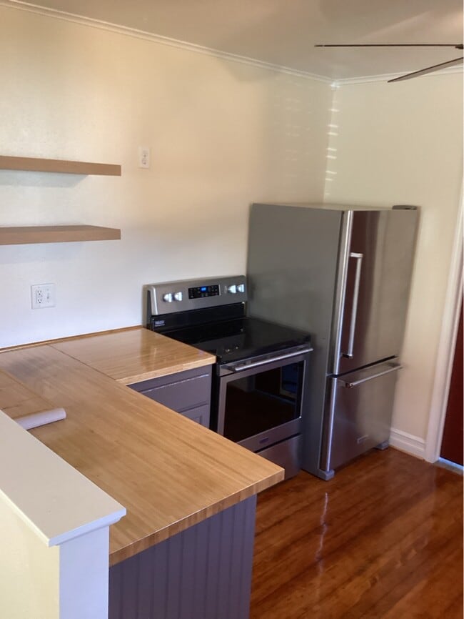 Photo - 868 NW 6th St