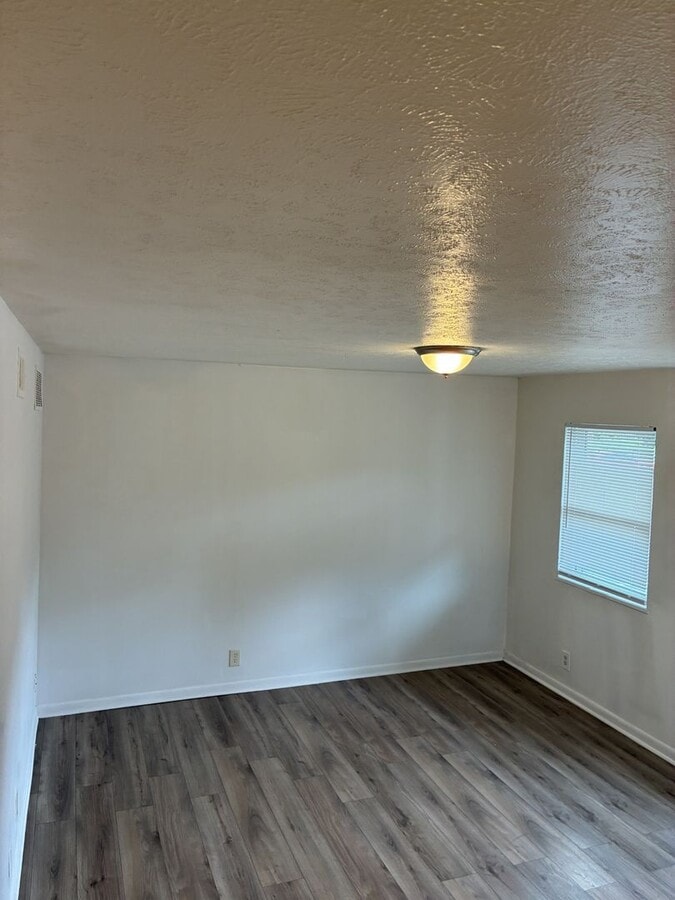 Pinecroft Apartments - Pinecroft Apartments