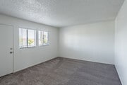 2BR, 2BA - 1,000SF