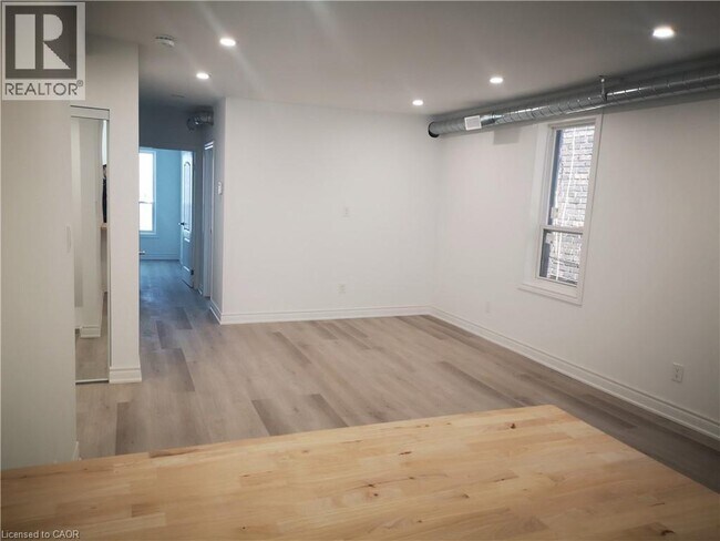Photo - 388 Barton St E Unit 1