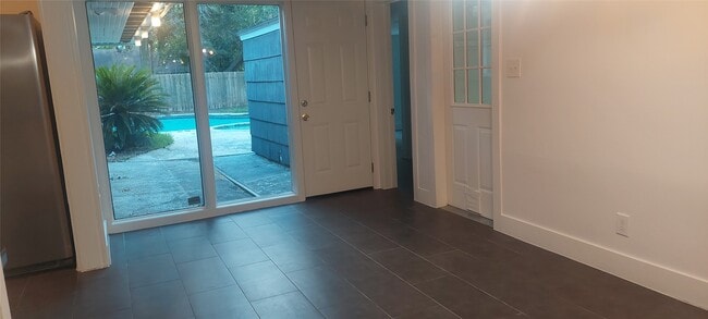 Building Photo - 4629 Cedar Oaks Ln