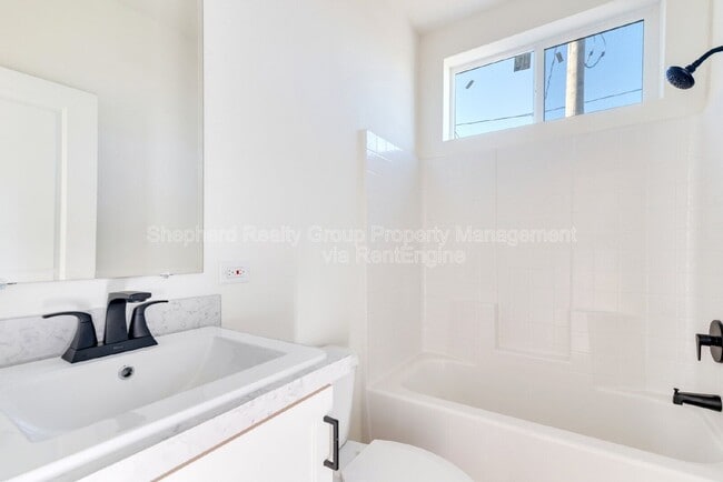 Photo - 15914 Dauchy Ave