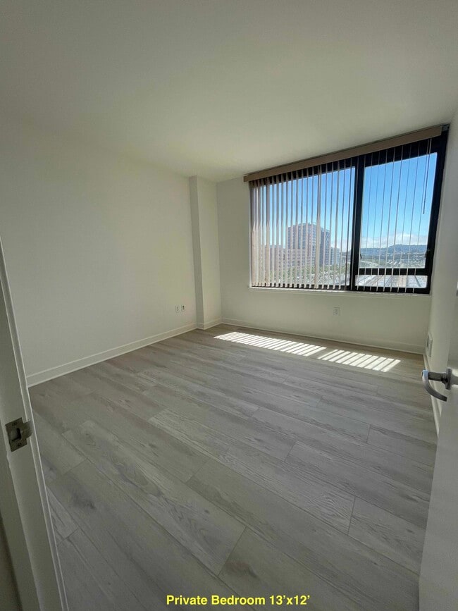 Building Photo - 718 4th St Unit ###