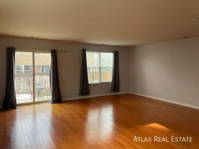 Photo - 843 Mockingbird St