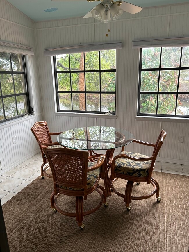 Photo - 1112 E Corktree Cir
