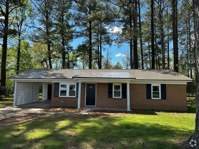 Building Photo - 3 Bedroom Home with Wooded Lot
