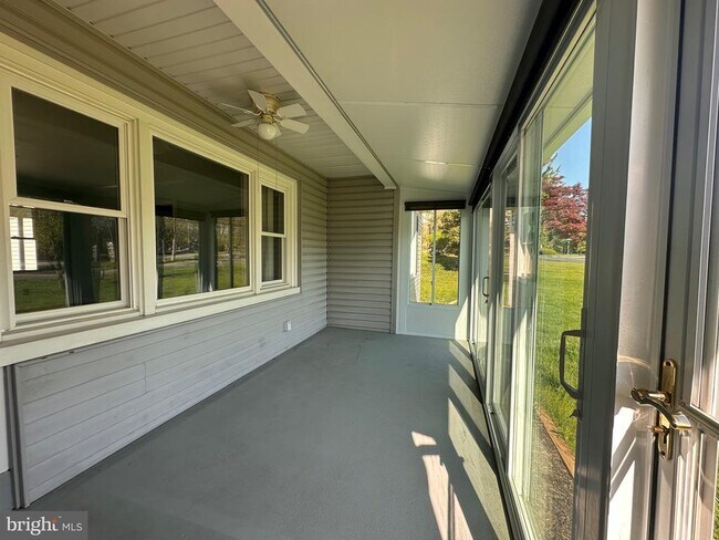 Photo - 21 E Roseville Rd